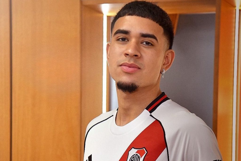 (Video) Kendry Páez sorprende en River Plate con un nuevo look y se vuelve viral en Argentina
