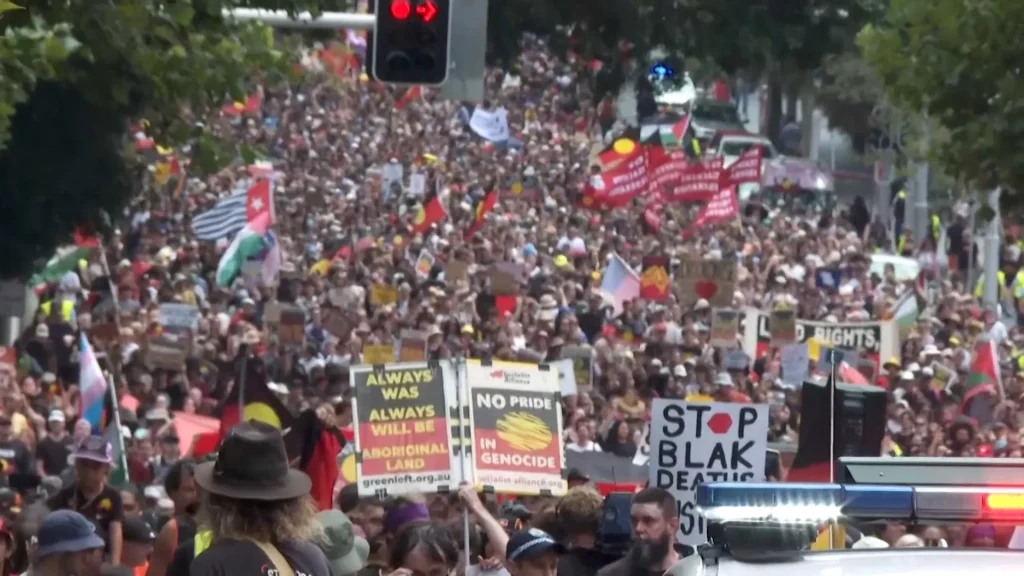 Vídeo: Miles de manifestantes marchan en el ‘Día de la Invasión’ de Australia | Derechos indígenas Vídeo: Miles de manifestantes marchan en el 'Día de la Invasión' de Australia | Derechos indígenas