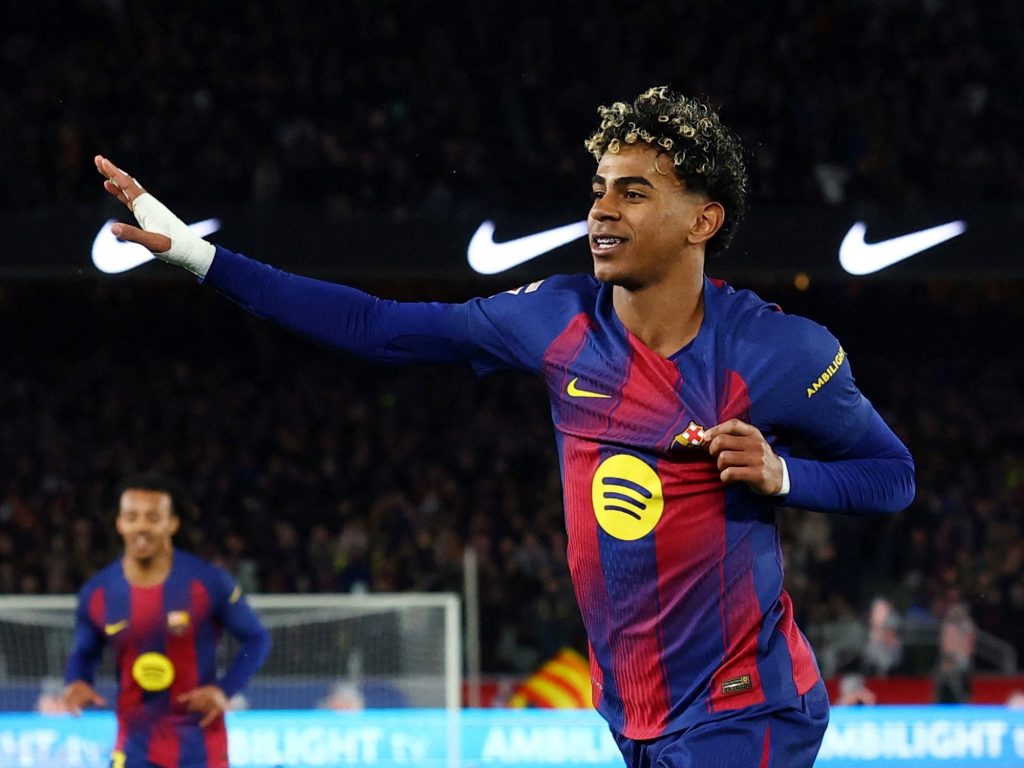 Vídeo: la espectacular pirueta de Lamine Yamal para el 3-0 del Barcelona sobre el Real Oviedo :: Olé