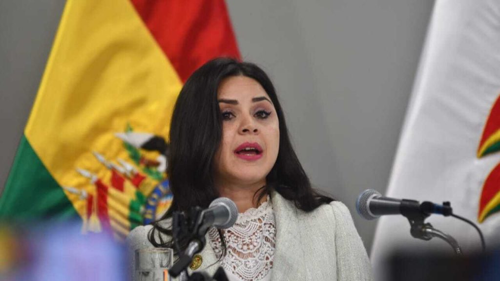 Vocera dice que Paz gobierna a distancia; sobre Lara, no informado de su viaje