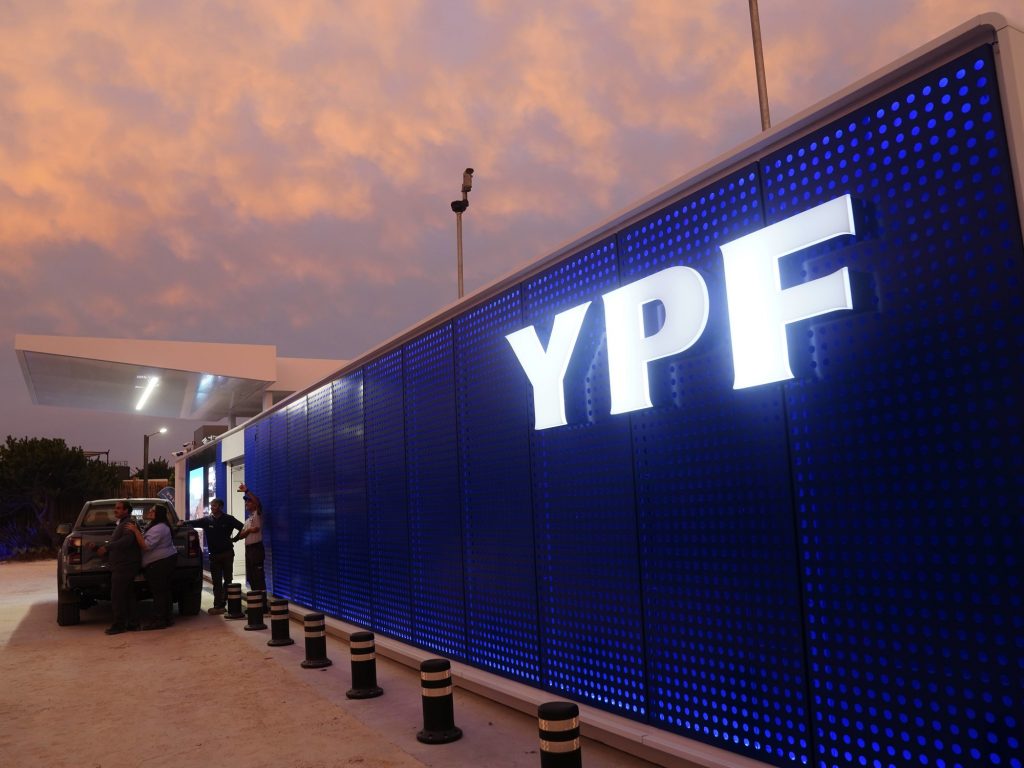 YPF y Loma Negra se suben a la ola de colocaciones de deuda en dólares