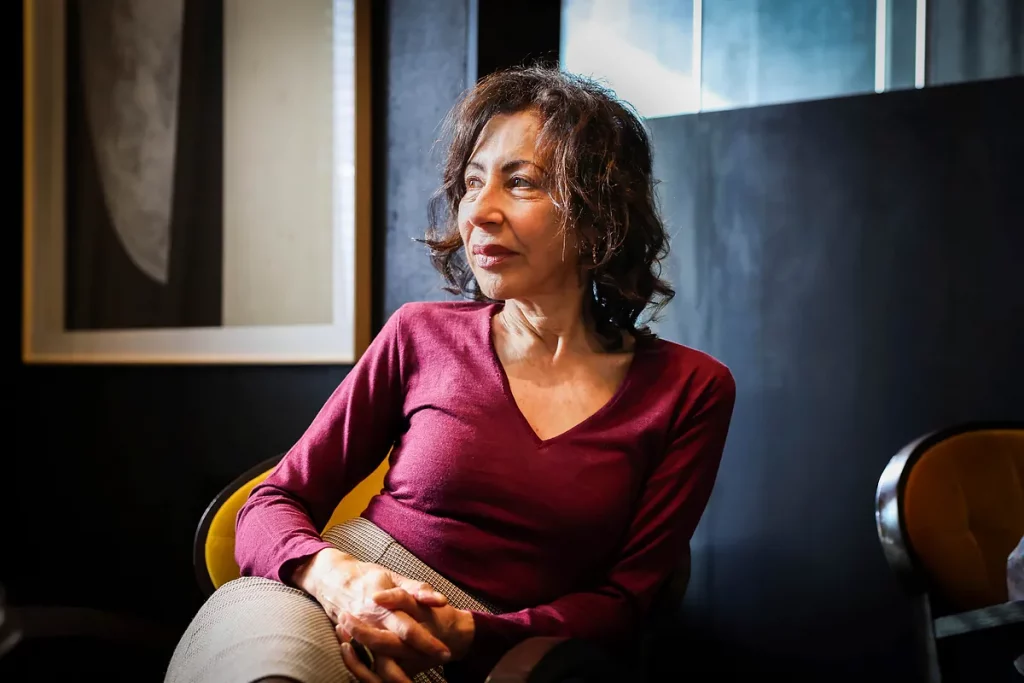 Yasmina Reza, 15 años asistiendo a juicios: "Un tribunal es un teatro extraordinario donde el acusado se juega su destino, el abogado su reputación y las víctimas su reparación."