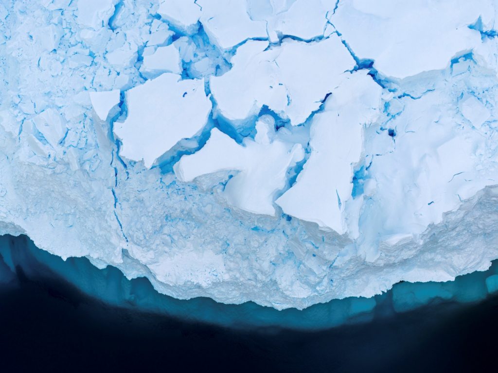 bucando grietas monstruosas, en este mundo y en otro