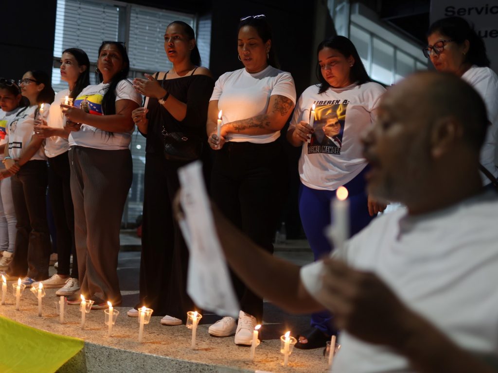 el chavismo excarcela a periodistas y un líder opositor