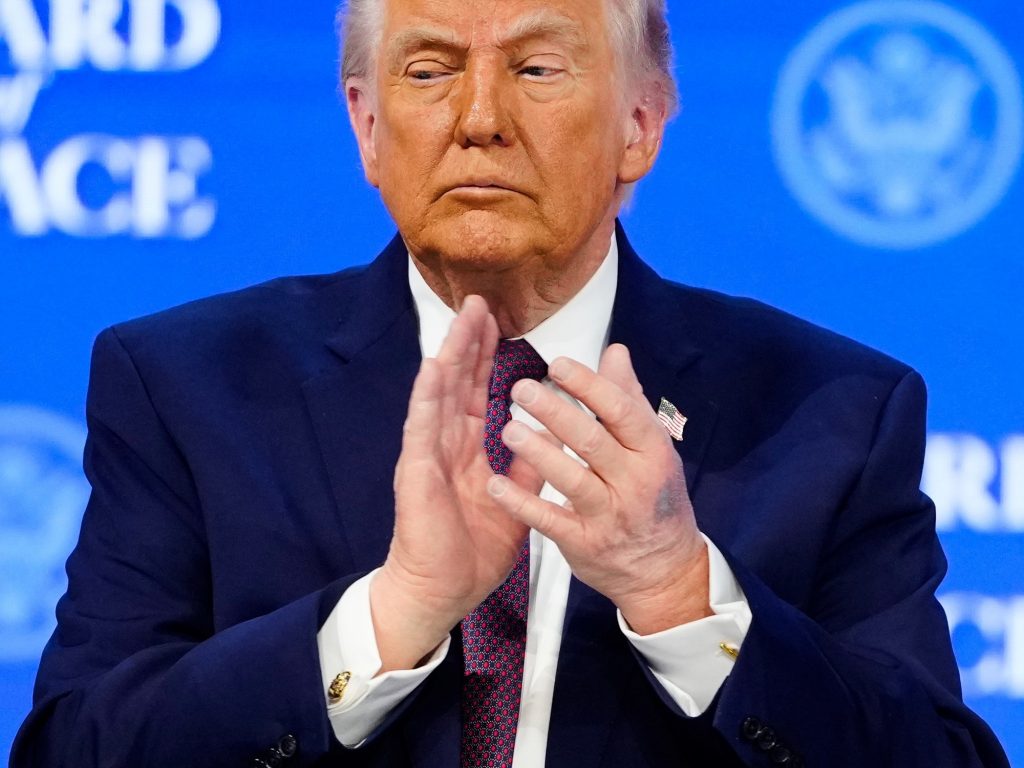 él dijo que se tocó con una mesa pero la Casa Blanca dio otra versión él dijo que se tocó con una mesa pero la Casa Blanca dio otra versión