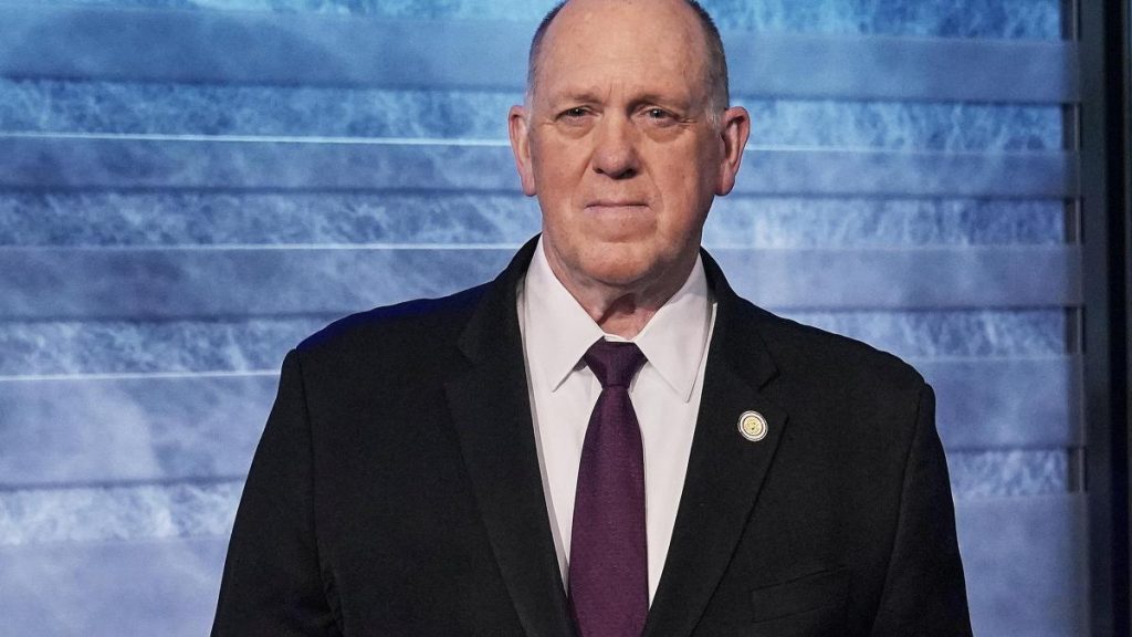 el enviado de Trump, Homan, se reúne con el gobernador Walz