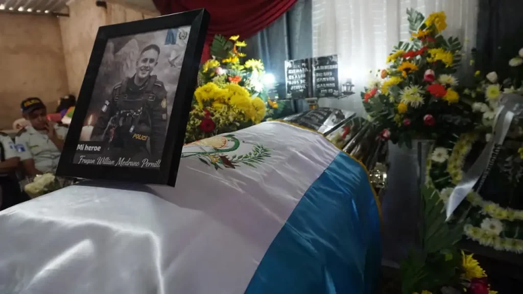 entre clamor por justicia velan en Jutiapa a tres agentes de la PNC víctimas de atentados