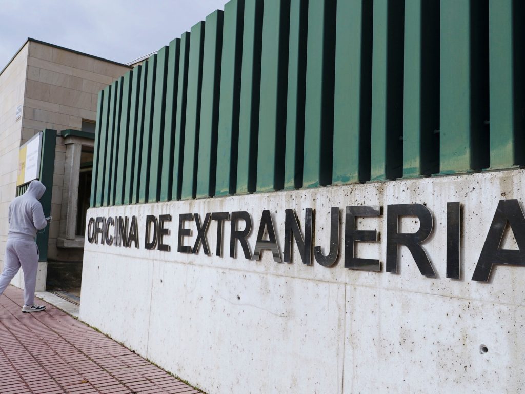 entre el “hecho histórico” y el “efecto llamada” que vaticina la oposición a Pedro Sánchez