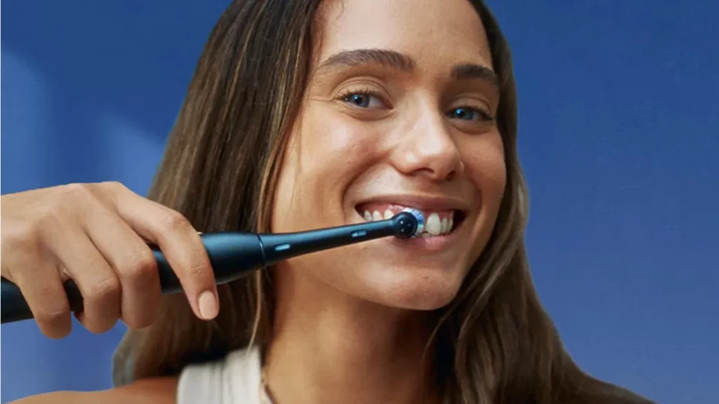 este Oral-B es uno de los cepillos iO más completos, con estuche de viaje incluido