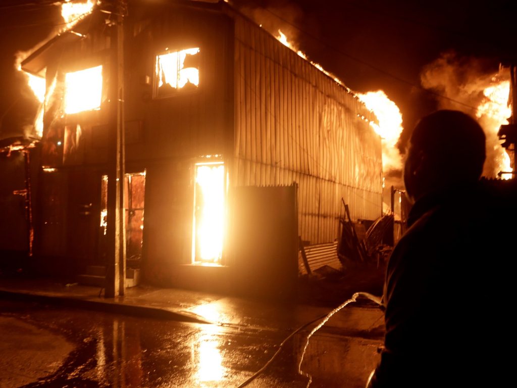 hay más de 50 mil evacuados y declaran el estado de catástrofe