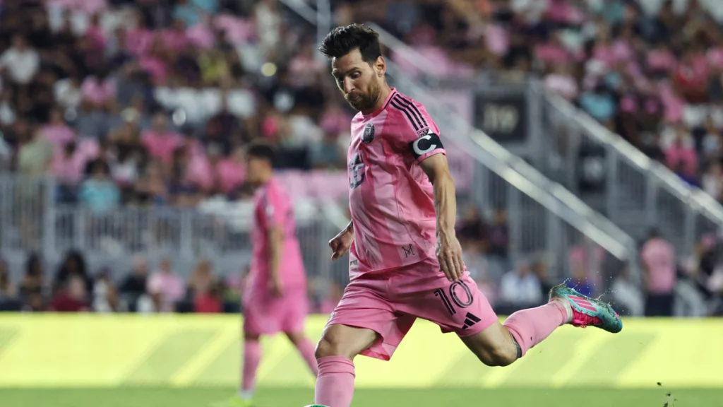 jeque le puso en la mesa un cheque en blanco para que firme con un club de Arabia Saudita