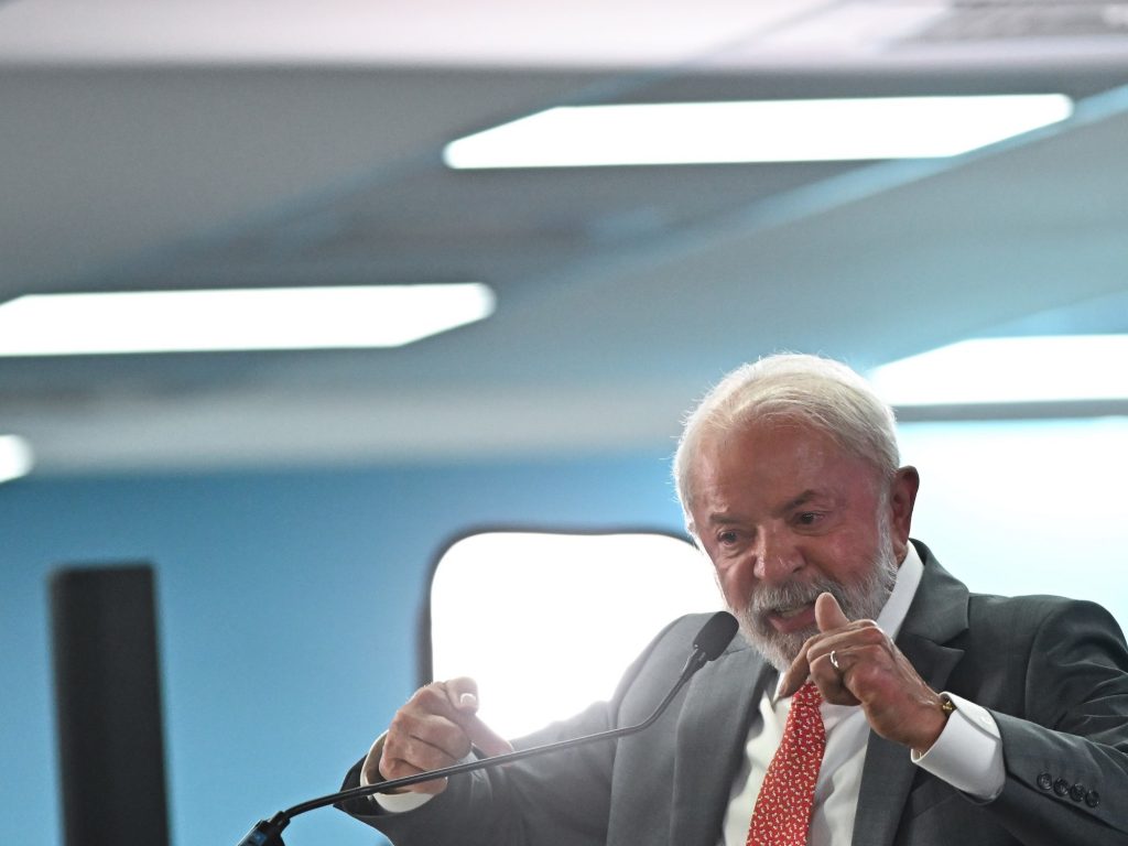 operaron a Lula de cataratas