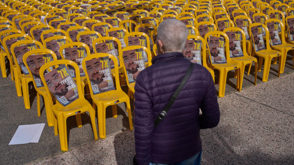 "Es raro, pero a la vez un gran alivio.": los israelíes se despidieron de la Plaza de los Rehenes "Es raro, pero a la vez un gran alivio.": los israelíes se despidieron de la Plaza de los Rehenes