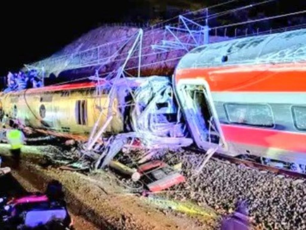 siete muertos al descarrilar una formación que se dirigió desde Málaga a Madrid