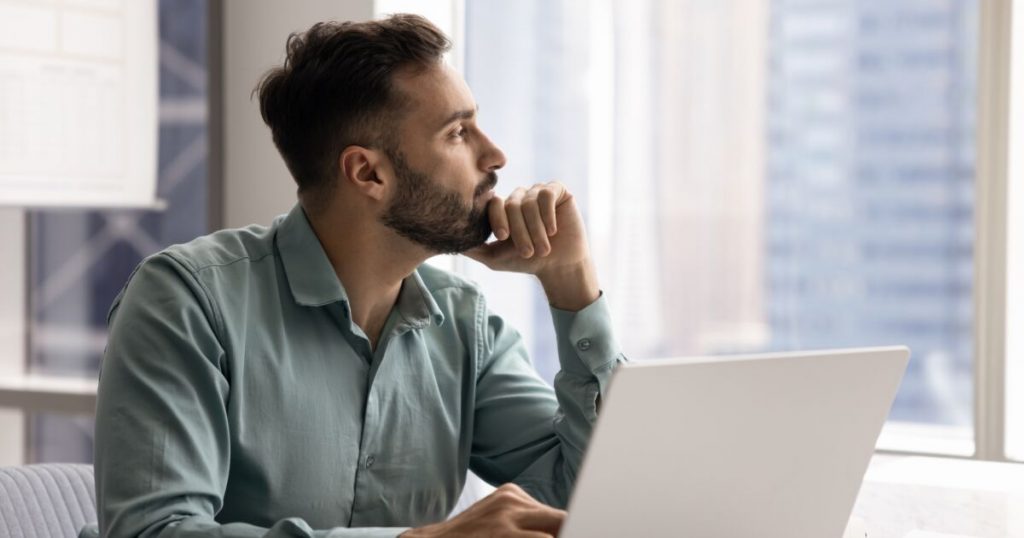 trabajadores en México quieren cambiar de empleo, pero se topan con un freno