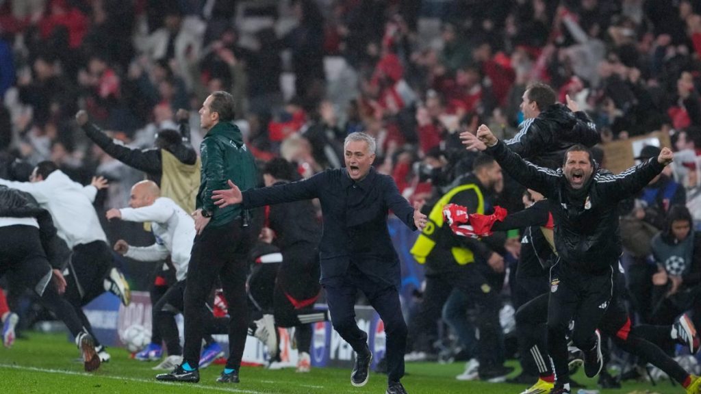 ¡Ojo a la celebración de Mourinho tras el 4-2!