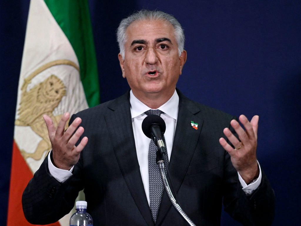 ¿Quién es Reza Pahlavi, el príncipe heredero de Irán que impulsa las protestas desde Estados Unidos?