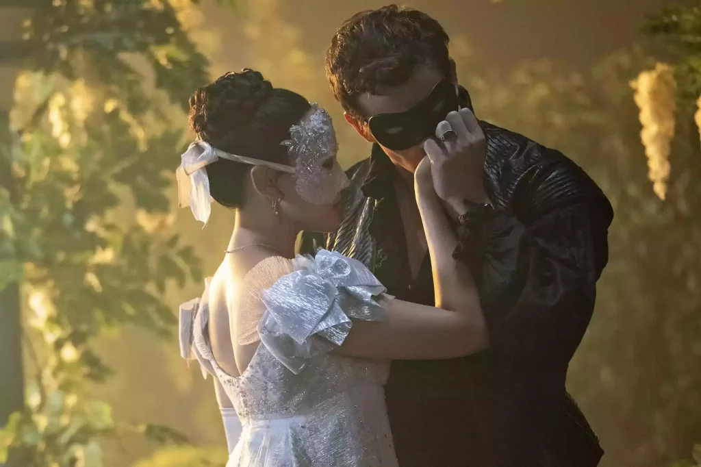 5 diferencias entre la nueva temporada de 'Los Bridgerton' y el libro