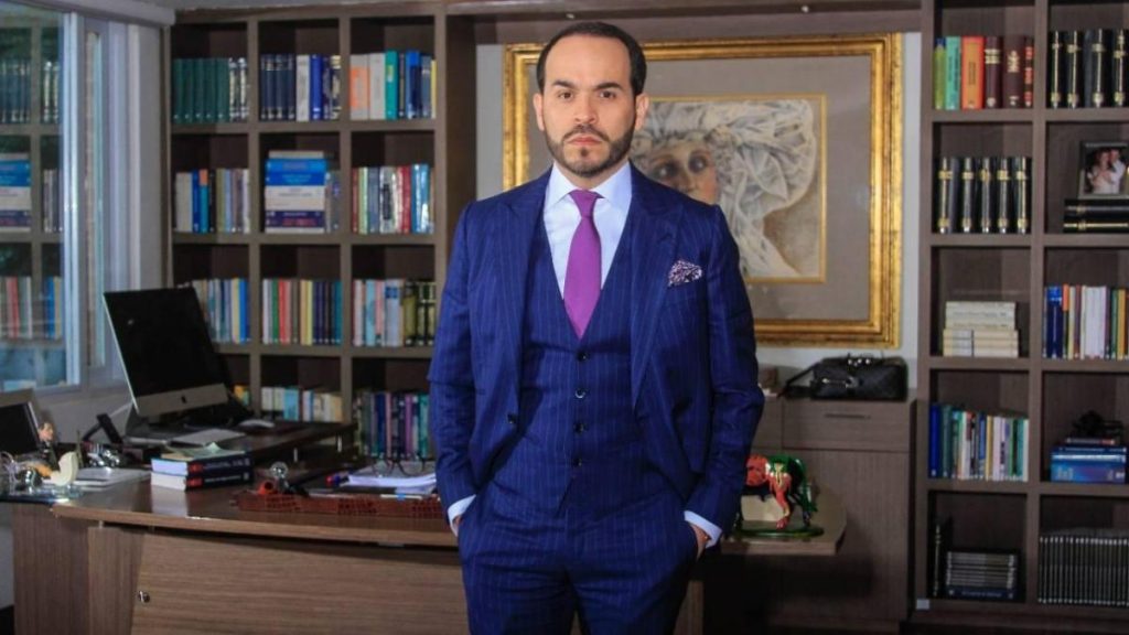 Abelardo de la Espriella explica cómo gobernaría para reducir la polarización tras las elecciones: ‘No vine a vengarme’ Abelardo de la Espriella explica cómo gobernaría para reducir la polarización tras las elecciones: 'No vine a vengarme'