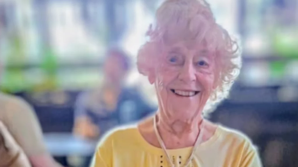 Abuelita ‘influencer’ de 82 años fue víctima de robo en su casa y ahora recibe amenazas de muerte de peligrosa banda criminal en Argentina Abuelita 'influencer' de 82 años fue víctima de robo en su casa y ahora recibe amenazas de muerte de peligrosa banda criminal en Argentina