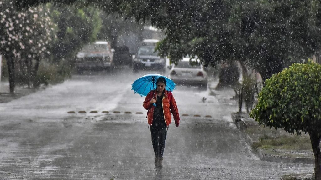Alerta naranja por tormentas eléctricas, desborde de ríos y vientos en 4 departamentos Alerta naranja por tormentas eléctricas, desborde de ríos y vientos en 4 departamentos