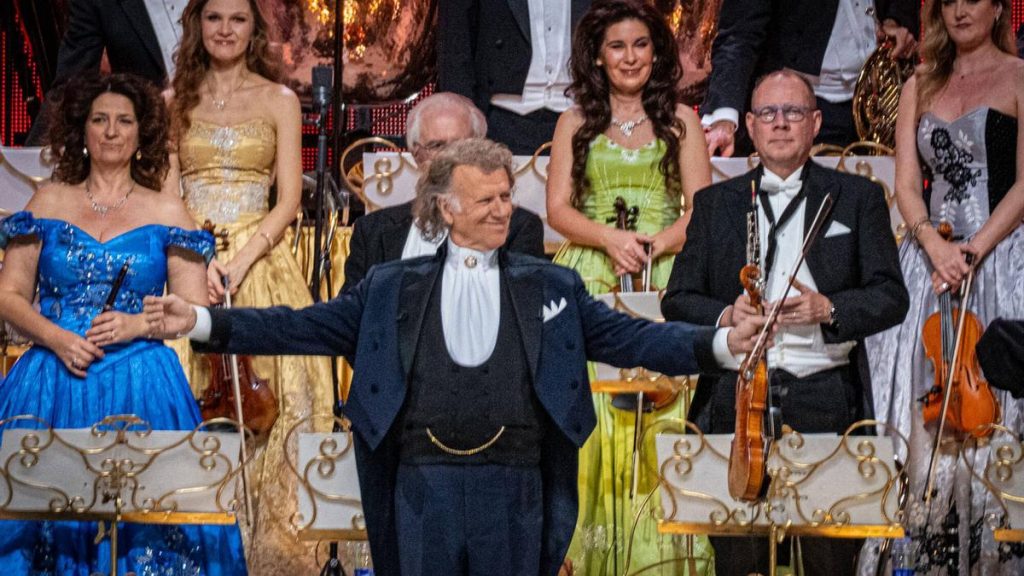 André Rieu, música que une e invoca la inocencia en otro 'show' despampanante en el Palau Sant Jordi