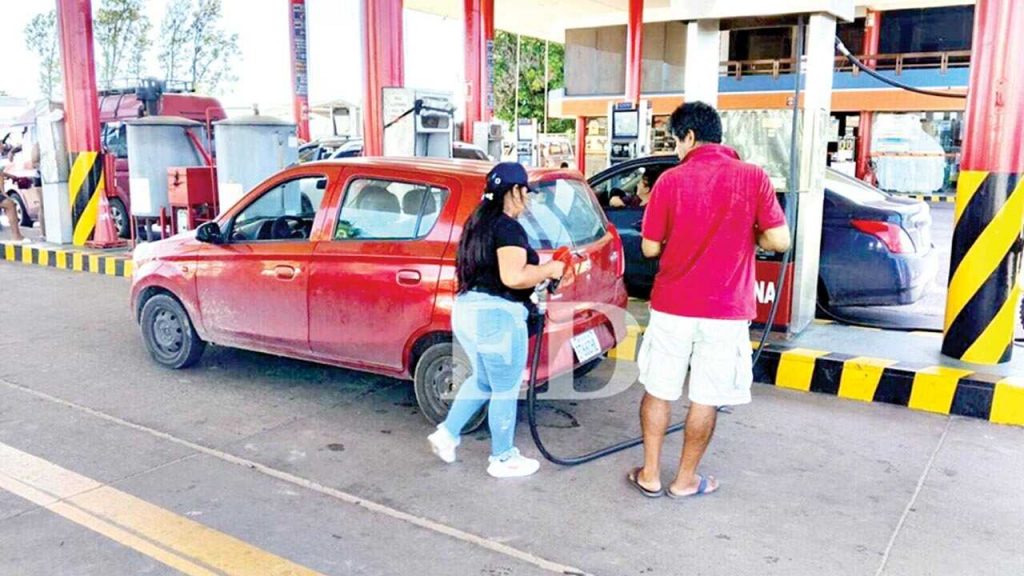 Ante filas, YPFB manda gasolina a Santa Cruz Ante filas, YPFB manda gasolina a Santa Cruz