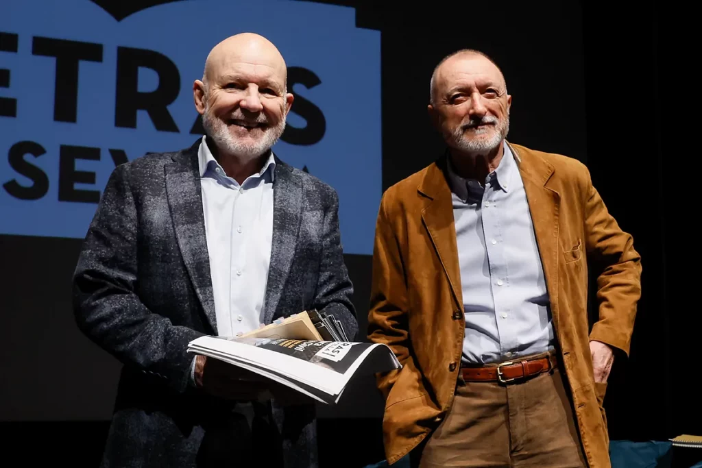 Arturo Pérez-Reverte anuncia que sus jornadas de la Guerra Civil se retomarán el 5 de octubre y que invitará a Pablo Iglesias a debatir