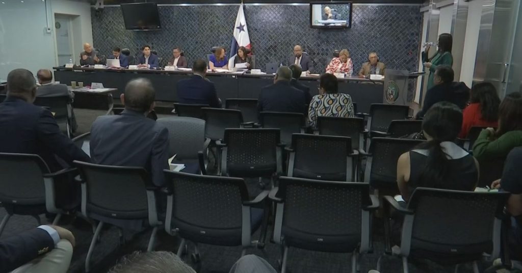 Asamblea Nacional: Comisión de Credenciales sigue con el debate de las modificaciones al reglamento interno - Nacionales