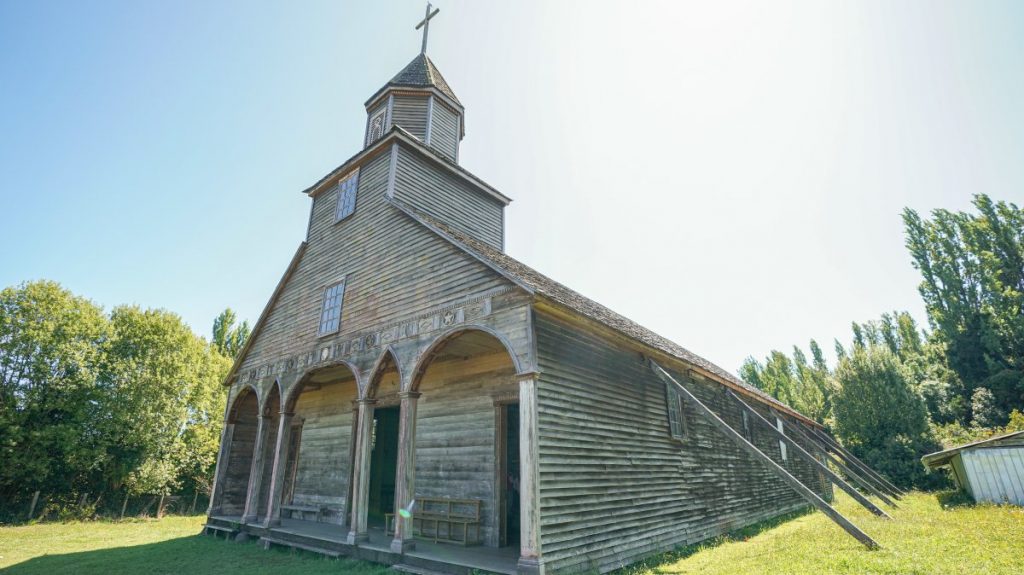(Audio) "Minga por la Iglesia de Ichuac": Campaña busca salvar histórico inmueble de Chiloé