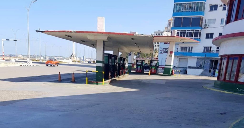 Autoridades limitan la compra de combustible. Autoridades limitan la compra de combustible.