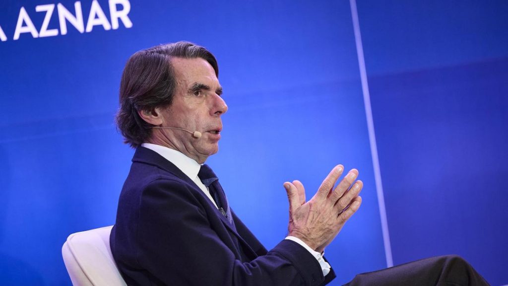 Aznar acusa a Sánchez de “sectarismo inútil” por negarse a gastar el 5% en defensa Aznar acusa a Sánchez de “sectarismo inútil” por negarse a gastar el 5% en defensa