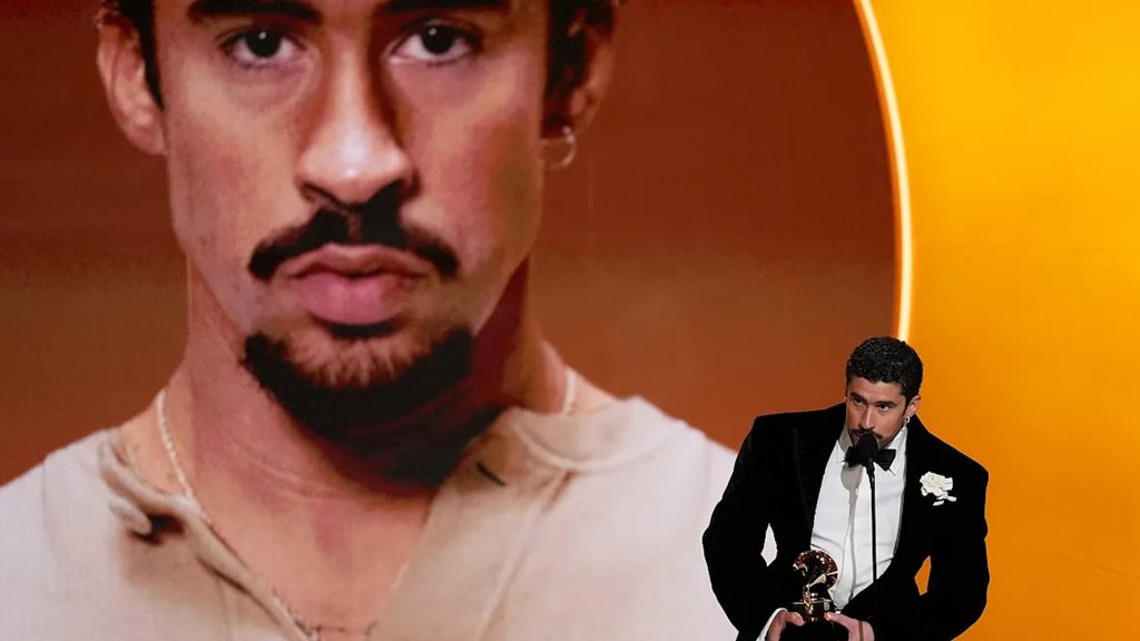 Bad Bunny hace historia en español con el Grammy a mejor disco del año Bad Bunny hace historia en español con el Grammy a mejor disco del año