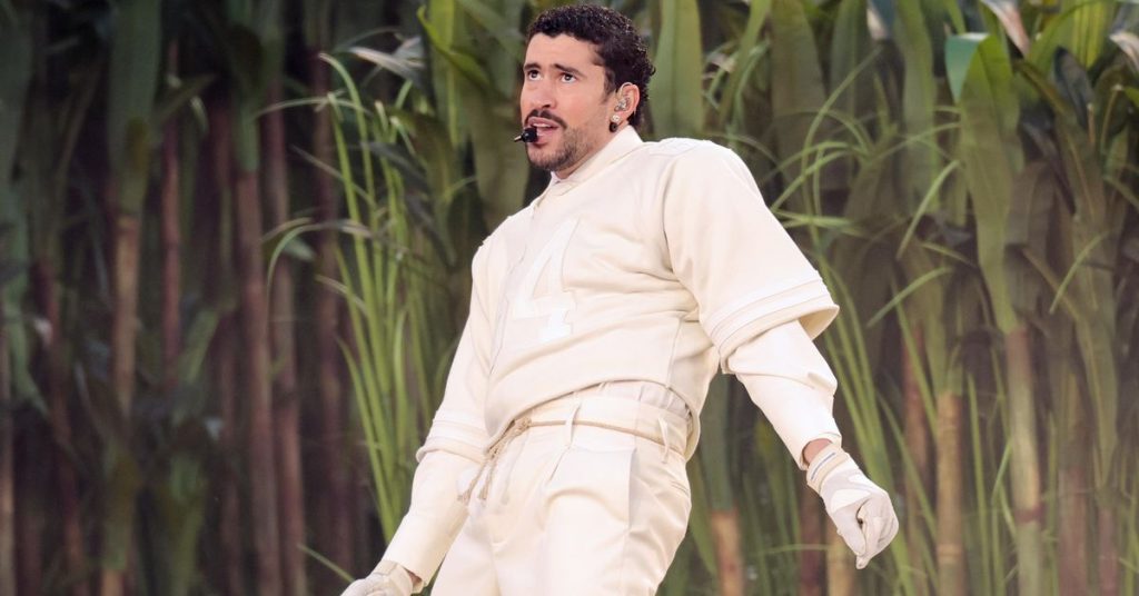 Bad Bunny saca los colores a EEUU en el Super Bowl de los latinos Bad Bunny saca los colores a EEUU en el Super Bowl de los latinos