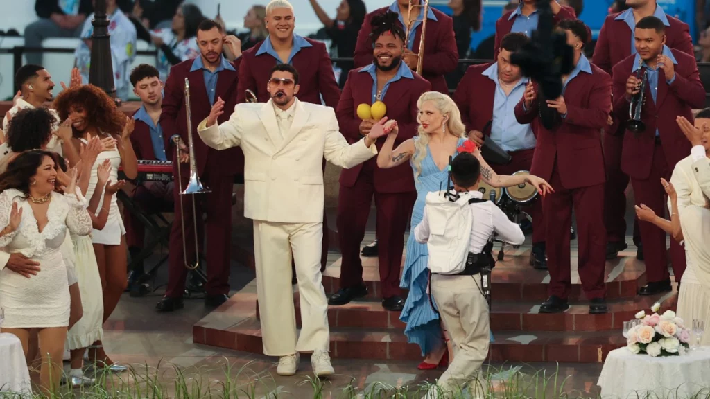 Bad Bunny sorprende con Lady Gaga como primera invitada en su presentación del Super Bowl 2026: cantó y bailó salsa Bad Bunny sorprende con Lady Gaga como primera invitada en su presentación del Super Bowl 2026: cantó y bailó salsa