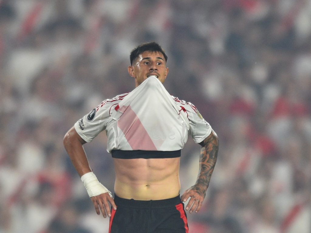 Bareiro, picante: borró todas sus fotos con la camiseta de River antes de su llegada a Boca :: Olé Bareiro, picante: borró todas sus fotos con la camiseta de River antes de su llegada a Boca :: Olé