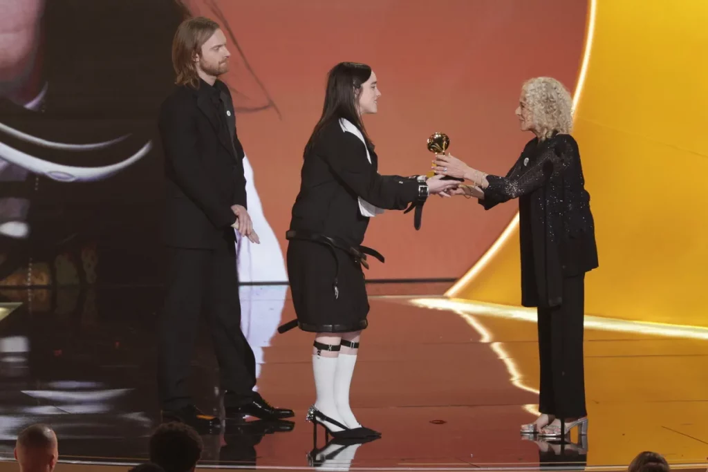 Billie Eilish gana el Grammy a mejor canción con WILDFLOWER, estos fueron los demás ganadores Billie Eilish gana el Grammy a mejor canción con WILDFLOWER, estos fueron los demás ganadores