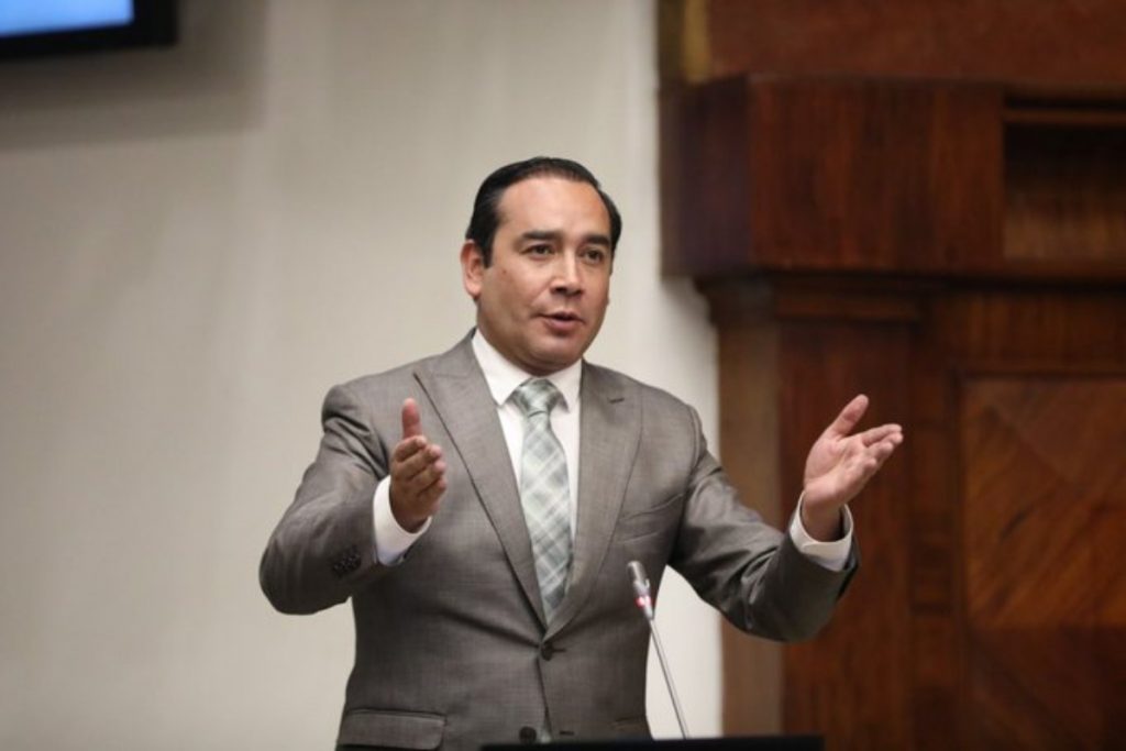 CAL suspendido por nueve días al asambleísta correísta Juan Andrés González