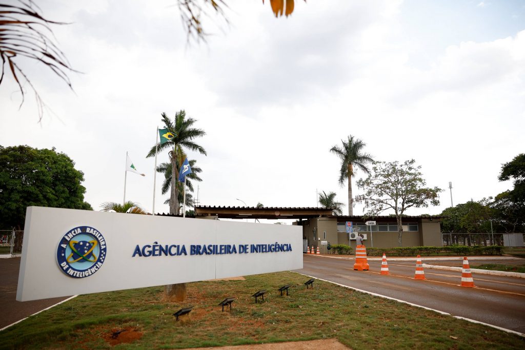 Caso de youtuber da Abin acende debate sobre inteligência - 16/02/2026 - Encaminhado com Frequência