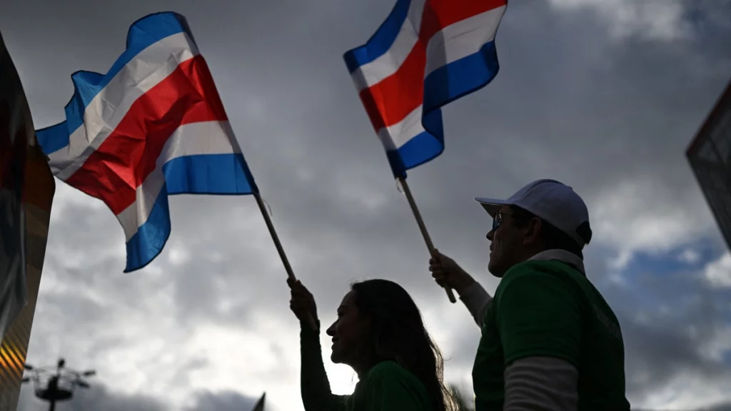 Cierran las urnas en las elecciones presidenciales de Costa Rica y comienza el conteo de votos Cierran las urnas en las elecciones presidenciales de Costa Rica y comienza el conteo de votos