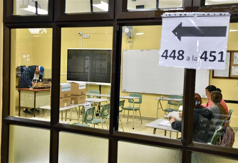 Cierran las urnas, inicia el conteo y Costa Rica espera el resultado de sus elecciones Cierran las urnas, inicia el conteo y Costa Rica espera el resultado de sus elecciones