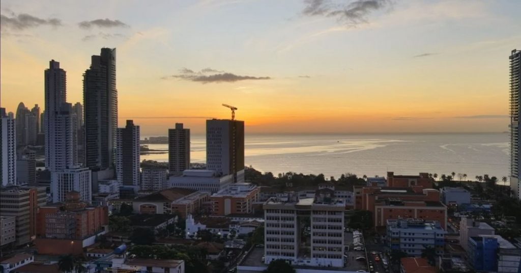 Clima en Panamá: domingo ventoso y con lluvias aisladas - Nacionales