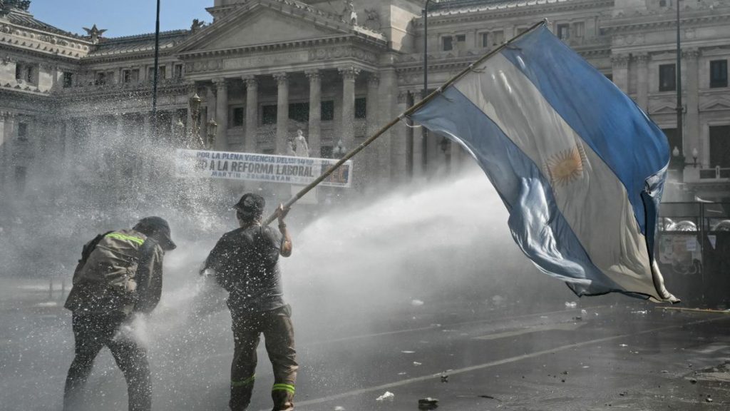 Comienza huelga en Argentina contra reforma laboral de Milei Comienza huelga en Argentina contra reforma laboral de Milei