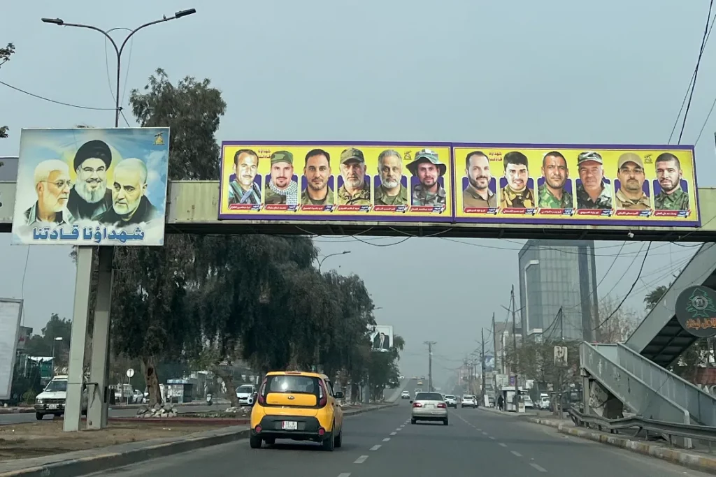 Con los voluntarios para ser "mártires" en la defensa de Jamenei Con los voluntarios para ser "mártires" en la defensa de Jamenei