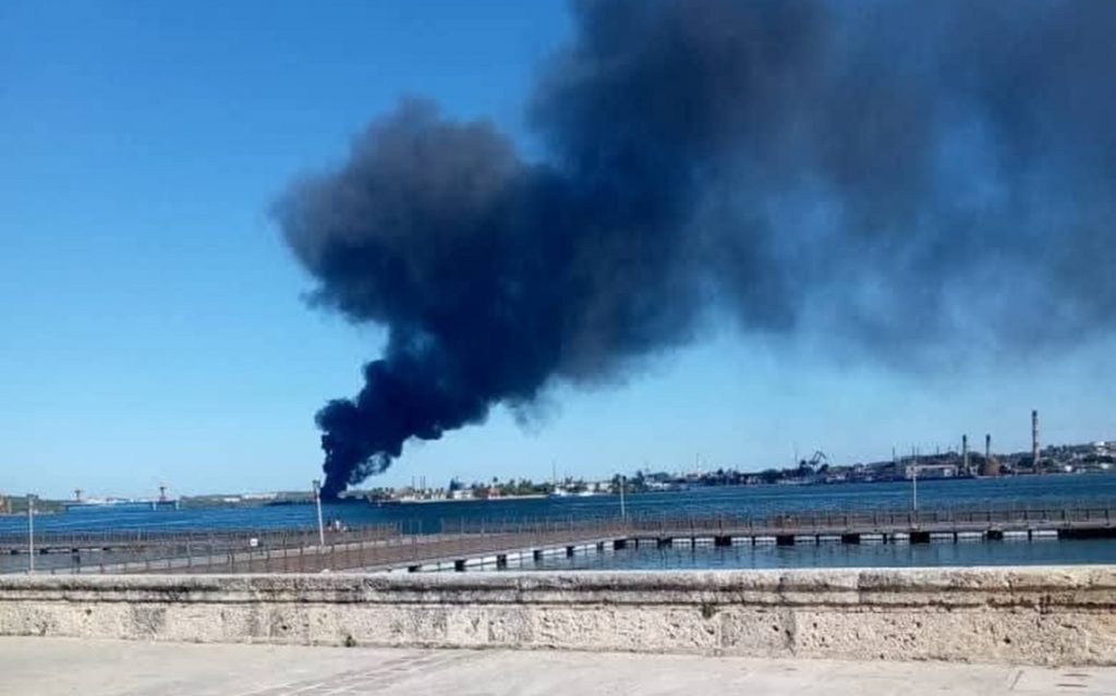 Controlado el incendio de gran magnitud en la refinería de Regla