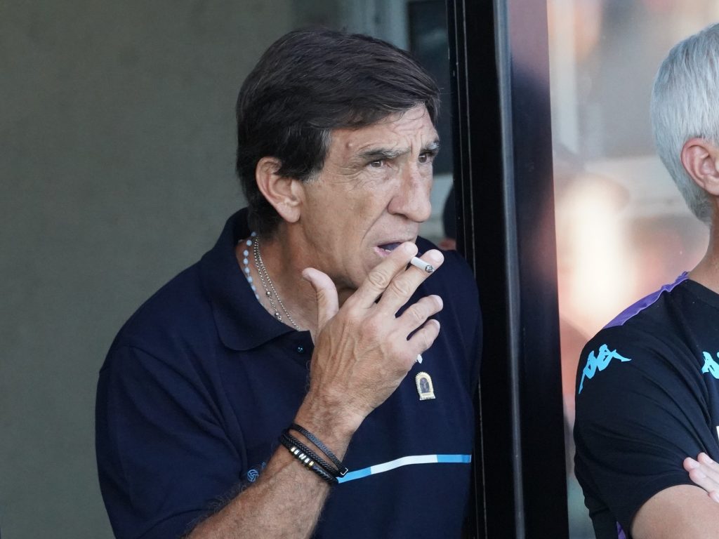Costas, tras la derrota de Racing: del “ahora se notan más los errores” al “fuimos perdiendo la confianza” :: Olé Costas, tras la derrota de Racing: del "ahora se notan más los errores" al "fuimos perdiendo la confianza" :: Olé