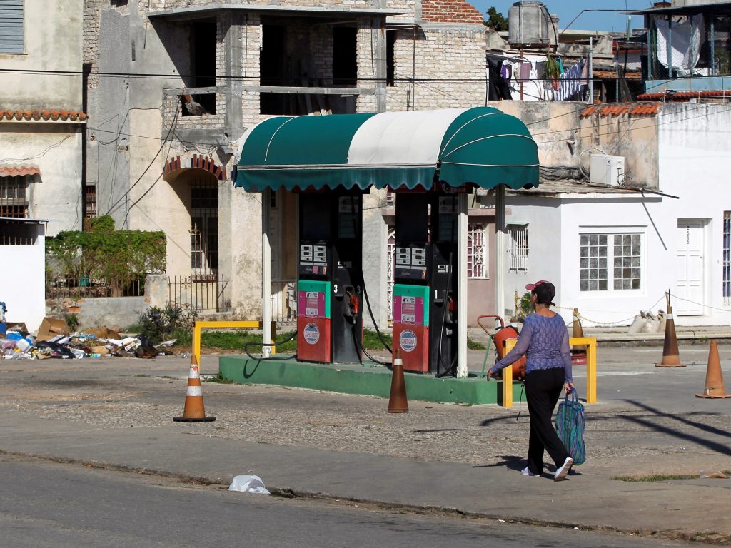 Cuba se queda sin combustible para los aviones