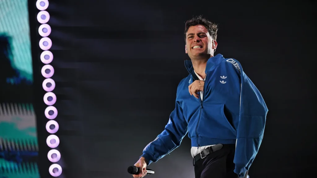 Delaossa conquista Madrid con el hombro dislocado tras un aparatoso inicio de concierto