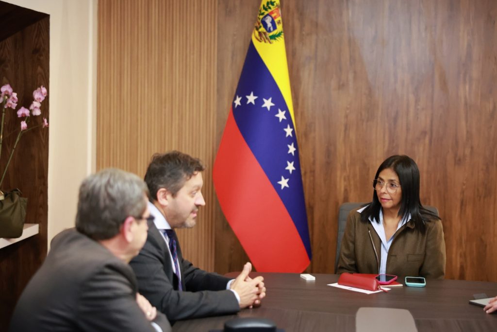 Delcy Rodríguez le ruega inversión a Repsol y Maurel & Prom con promesa de "seguridad"