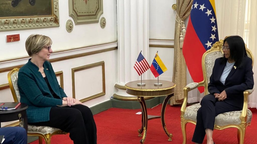 Delcy Rodríguez se reúne con enviada de UE